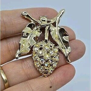 VTG Rhinestone Strawberry Vine Iridescent Sparkly Goldtone Pin Brooch Retro